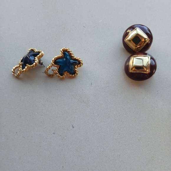 Earrings. 11 Pair Are Pierced And 1 Pair Is Clip On. - Picture 6 of 16